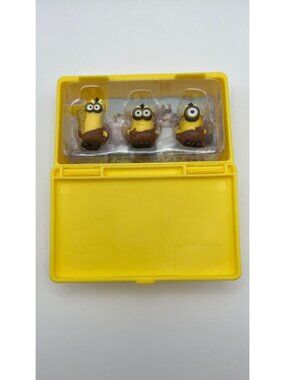 Minions-Themed Yellow Plastic Storage Box With 3 Mini Figurines Included